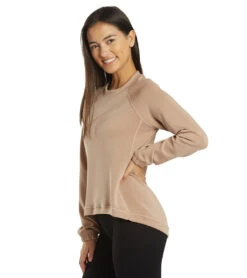 NUX Sleek Sweat Pullover Dune -Beyond Yoga || Onzie || Marika Sales Store 6611848495147 dune 5a